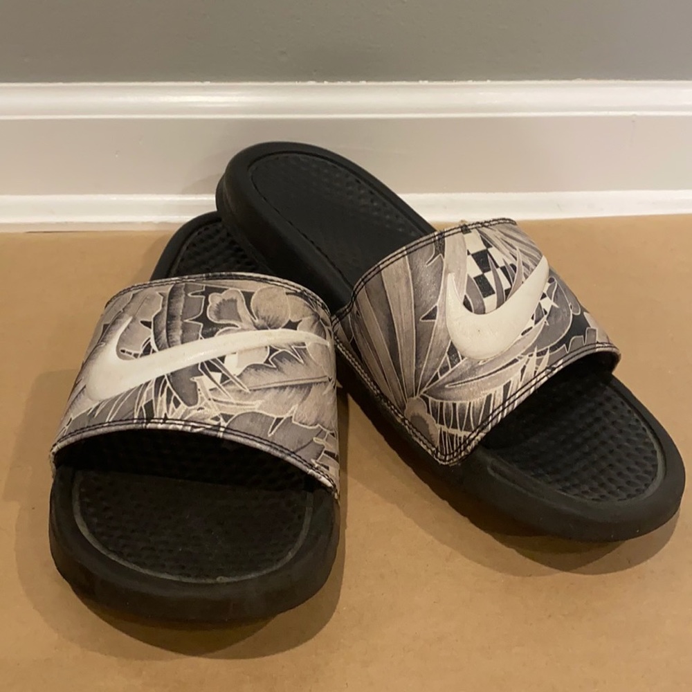 Nike Womens Slides Benassi Gray
